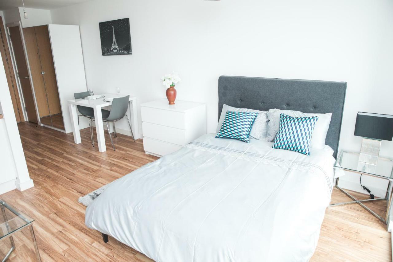 Studio Apartments Free Street Parking Subject To Availability Manchester Extérieur photo