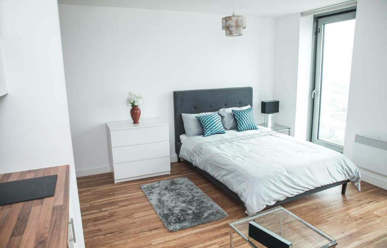 Studio Apartments Free Street Parking Subject To Availability Manchester Extérieur photo