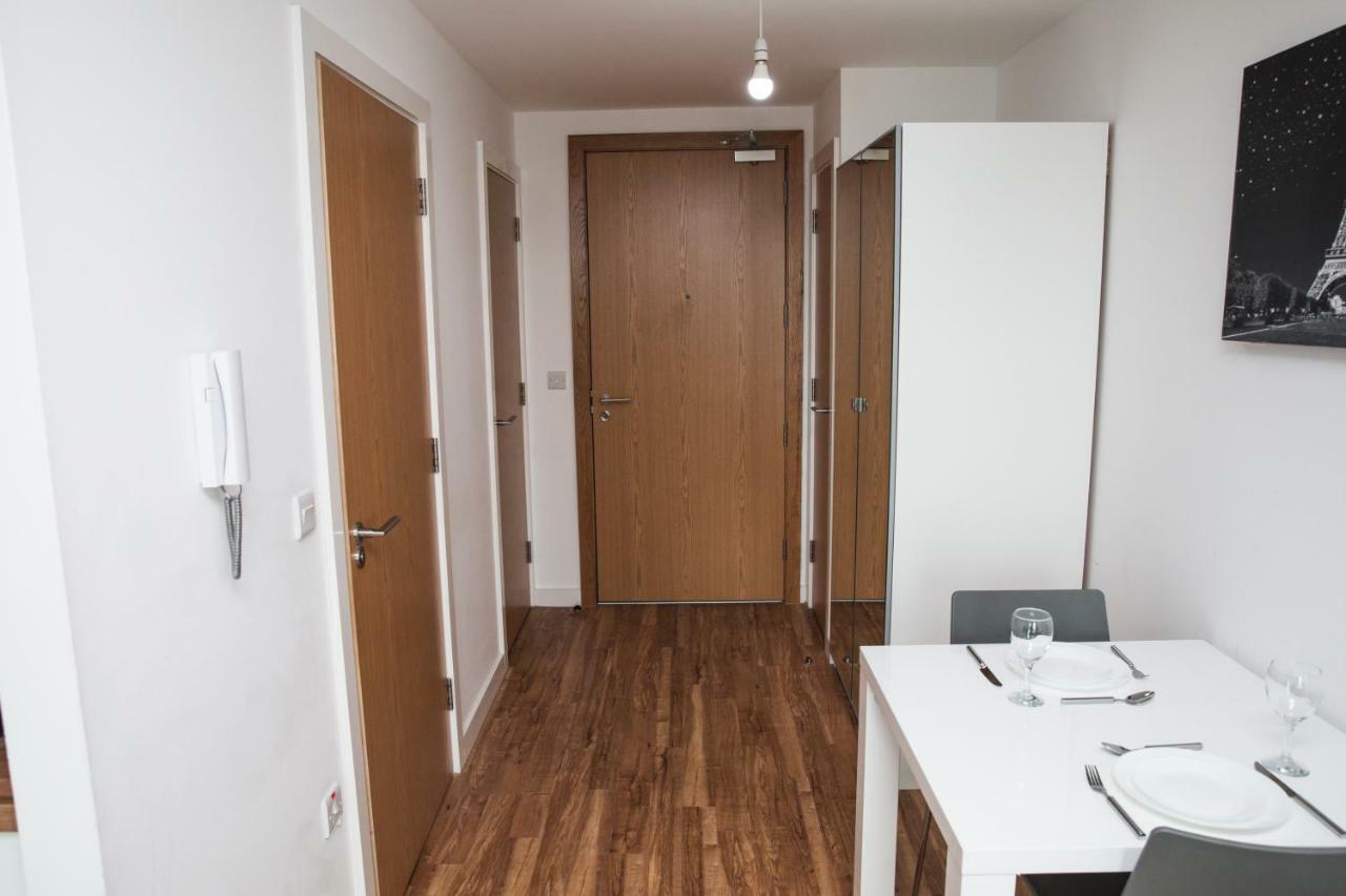 Studio Apartments Free Street Parking Subject To Availability Manchester Extérieur photo