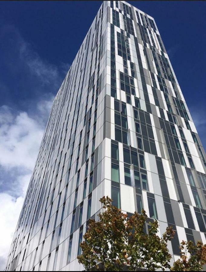 Studio Apartments Free Street Parking Subject To Availability Manchester Extérieur photo